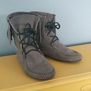 Minnetonka Grey Leather Moccasins